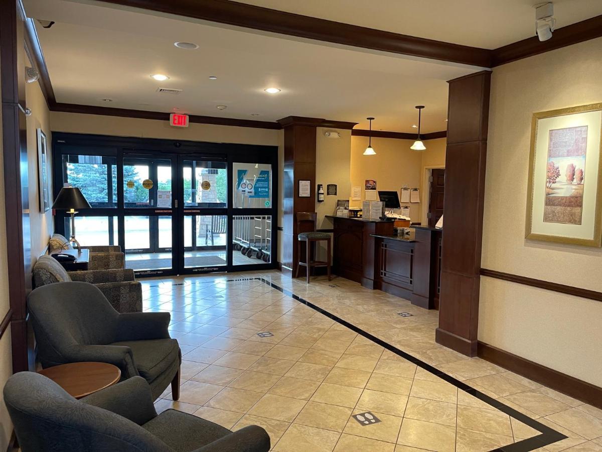 Staybridge Suites Milwaukee West-Oconomowoc By Ihg Extérieur photo