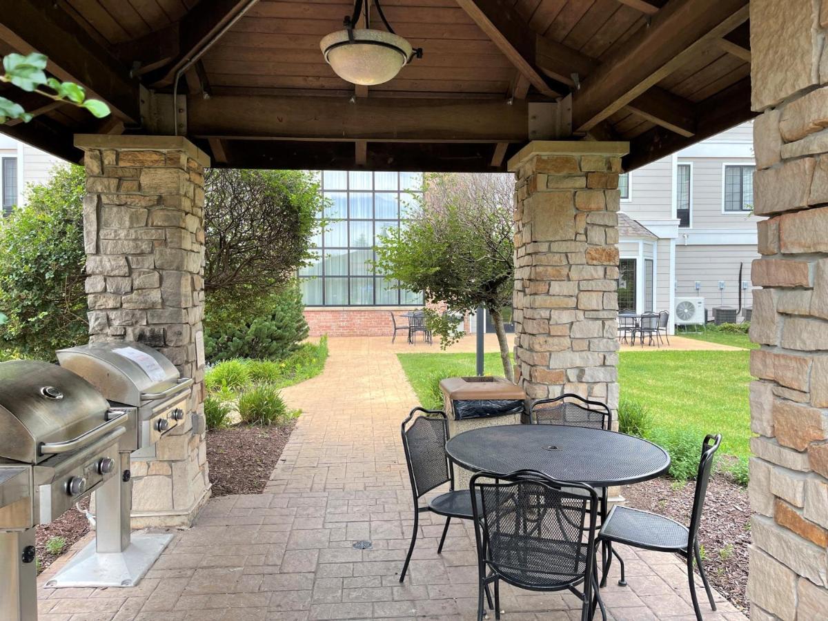 Staybridge Suites Milwaukee West-Oconomowoc By Ihg Extérieur photo