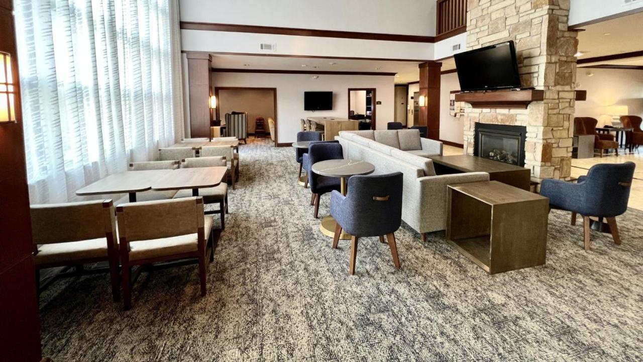 Staybridge Suites Milwaukee West-Oconomowoc By Ihg Extérieur photo