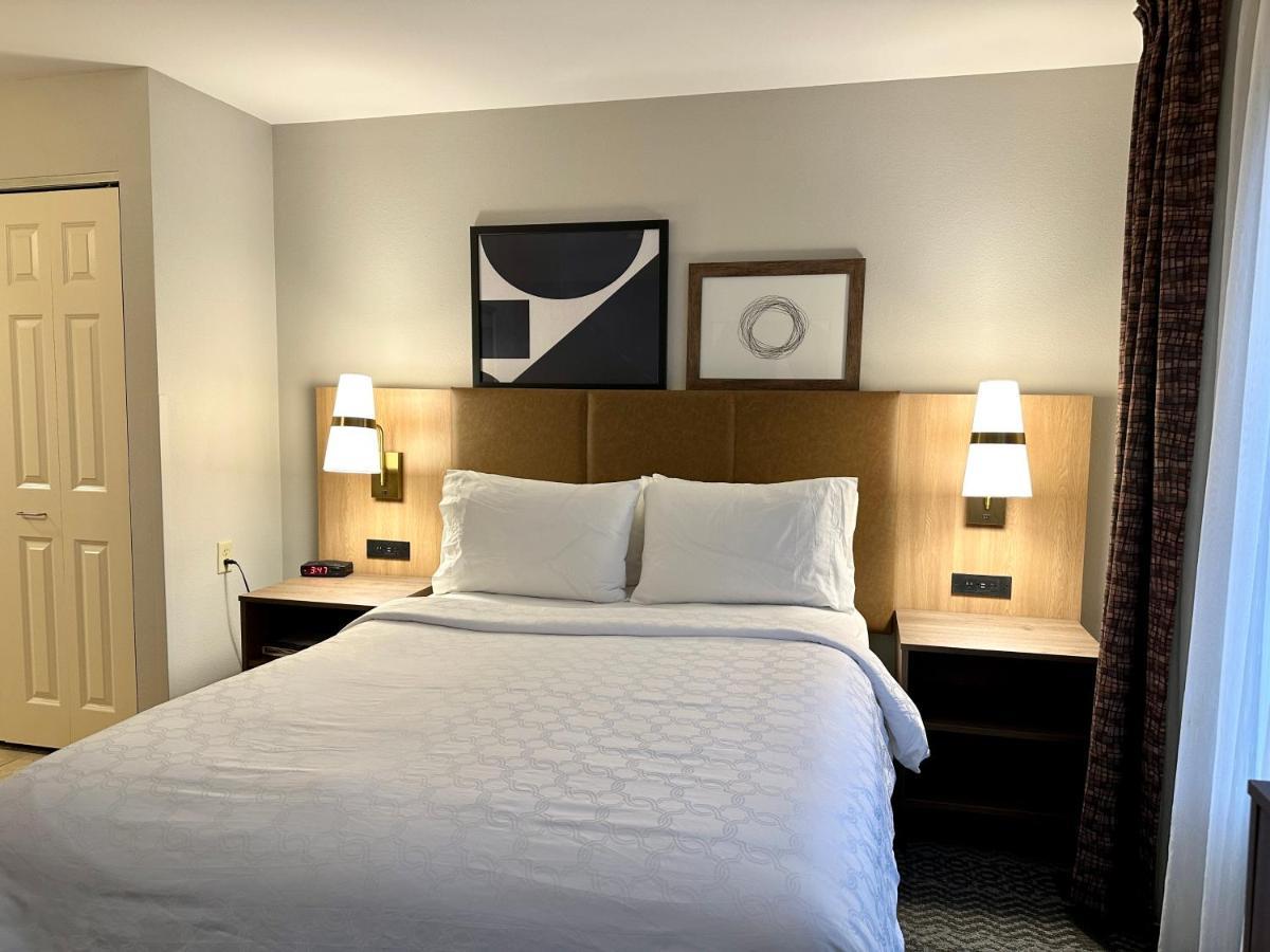 Staybridge Suites Milwaukee West-Oconomowoc By Ihg Extérieur photo
