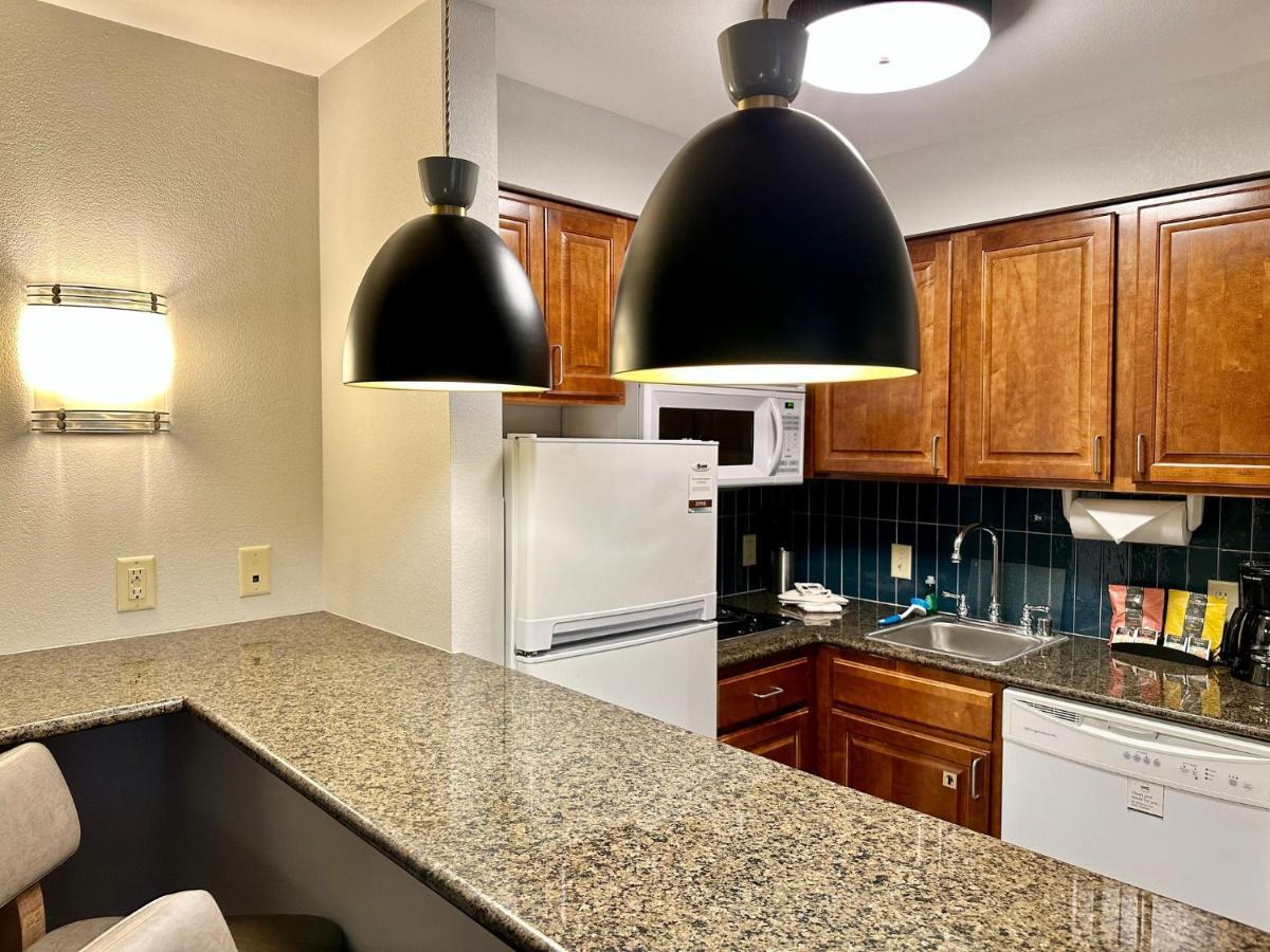 Staybridge Suites Milwaukee West-Oconomowoc By Ihg Extérieur photo
