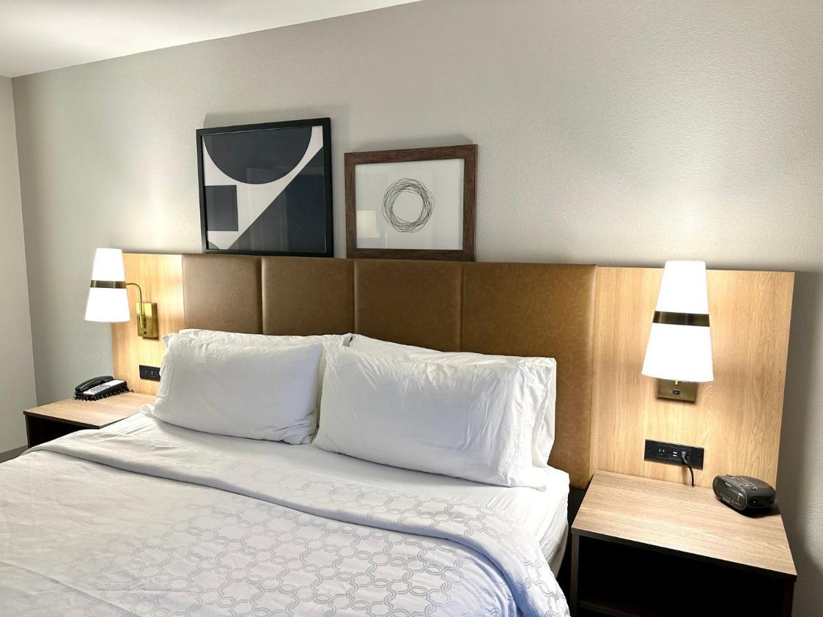 Staybridge Suites Milwaukee West-Oconomowoc By Ihg Extérieur photo
