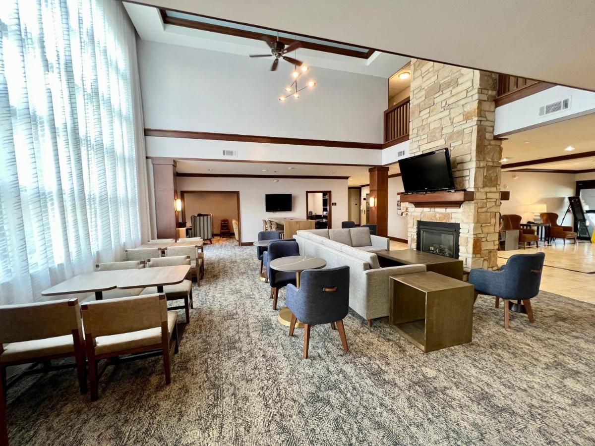 Staybridge Suites Milwaukee West-Oconomowoc By Ihg Extérieur photo