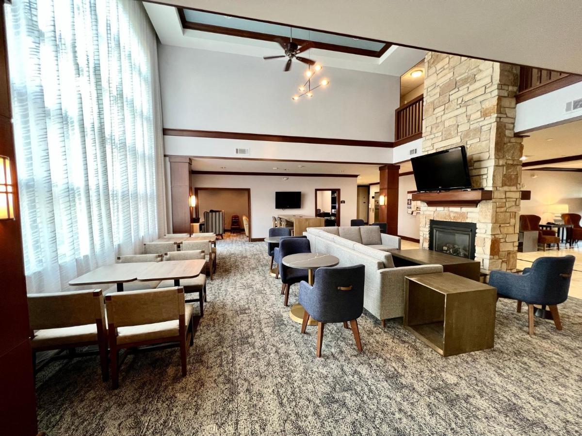Staybridge Suites Milwaukee West-Oconomowoc By Ihg Extérieur photo