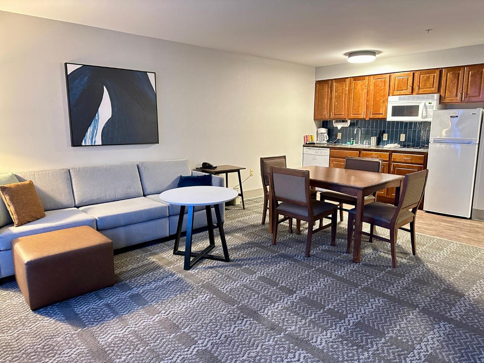 Staybridge Suites Milwaukee West-Oconomowoc By Ihg Extérieur photo