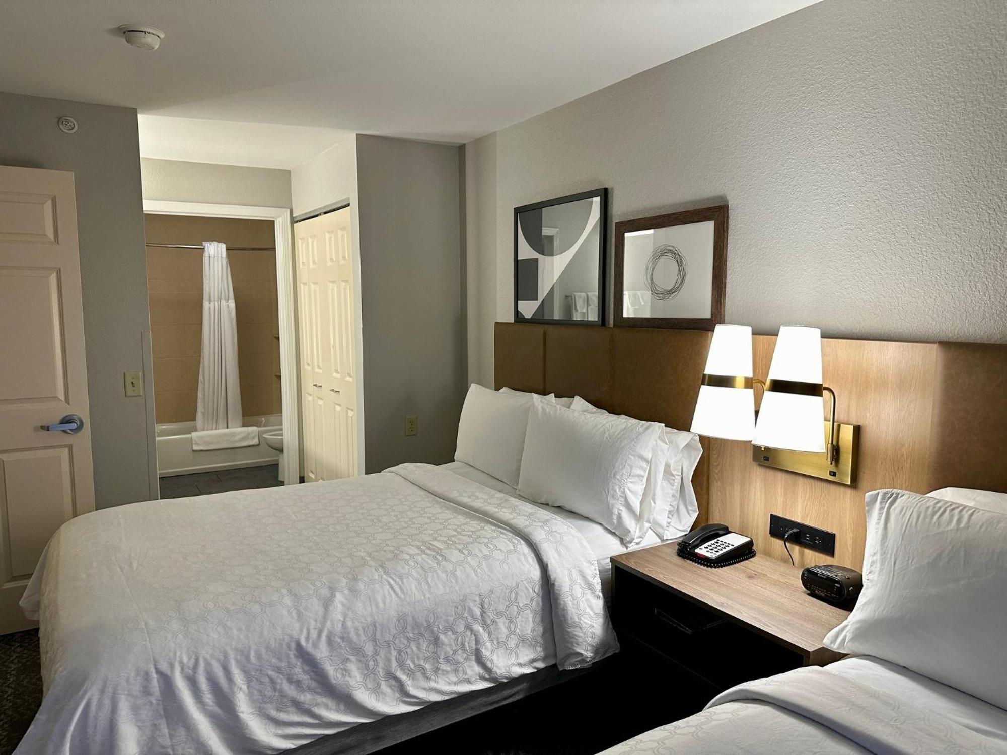 Staybridge Suites Milwaukee West-Oconomowoc By Ihg Extérieur photo